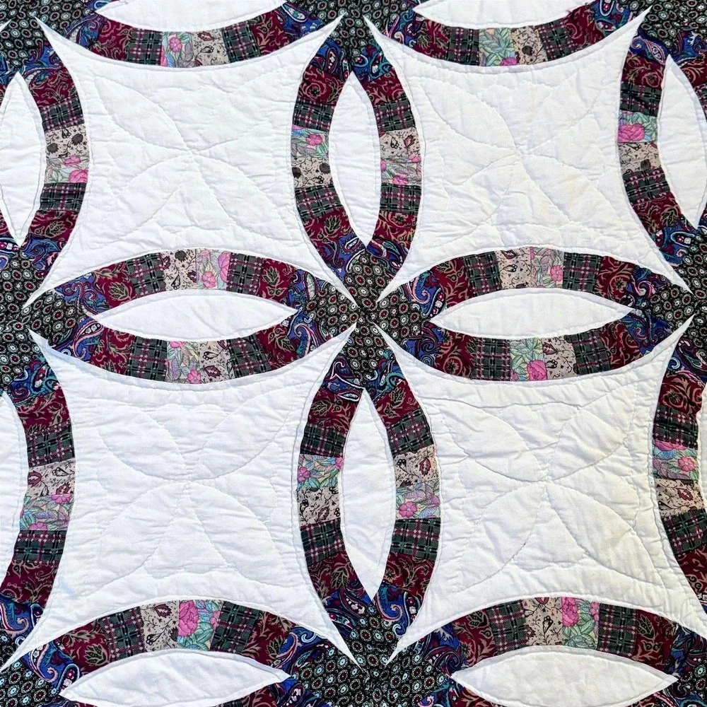 Double Wedding‎ Ring Quilt Vintage Hand Quilted Scalloped Edge Cottagecore